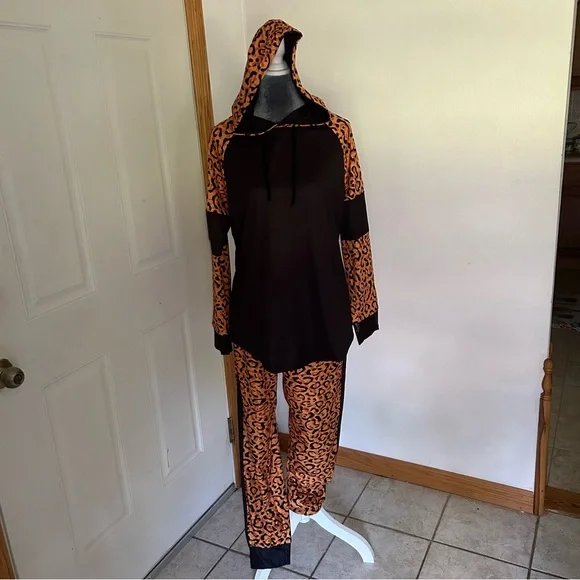 Animal Print Track Suit, Pants and Hoodie set - Picture 4 of 13